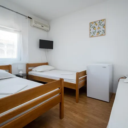 And With Parking Space Biograd Na Moru, Biograd - 4305 Guest house