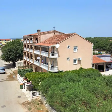 And With Parking Space Biograd Na Moru, Biograd - 4305 Guest house